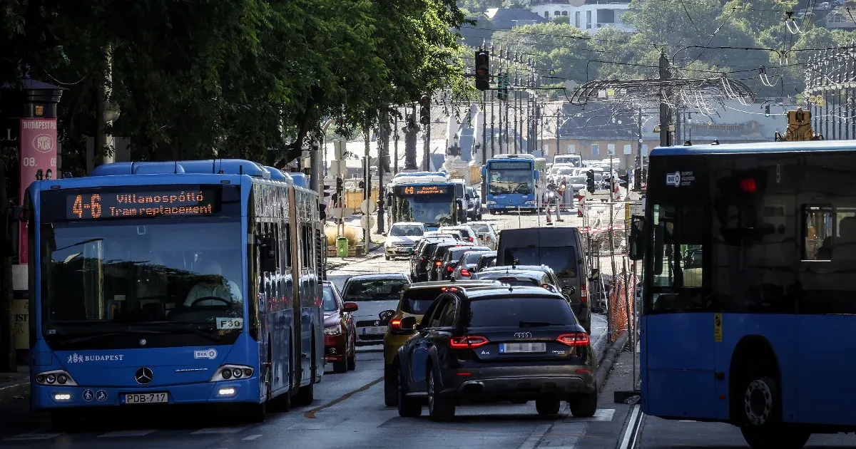 Dugóban ül Budapesten? Nem véletlen! Nem úgy alakul a nyári forgalom, ahogy szokott