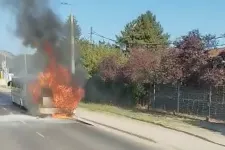Teljesen kiégett egy csuklós busz Esztergomban