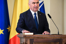 A csőd széléről táncol vissza Románia, itthonról is ismerős megszorító lépésekkel