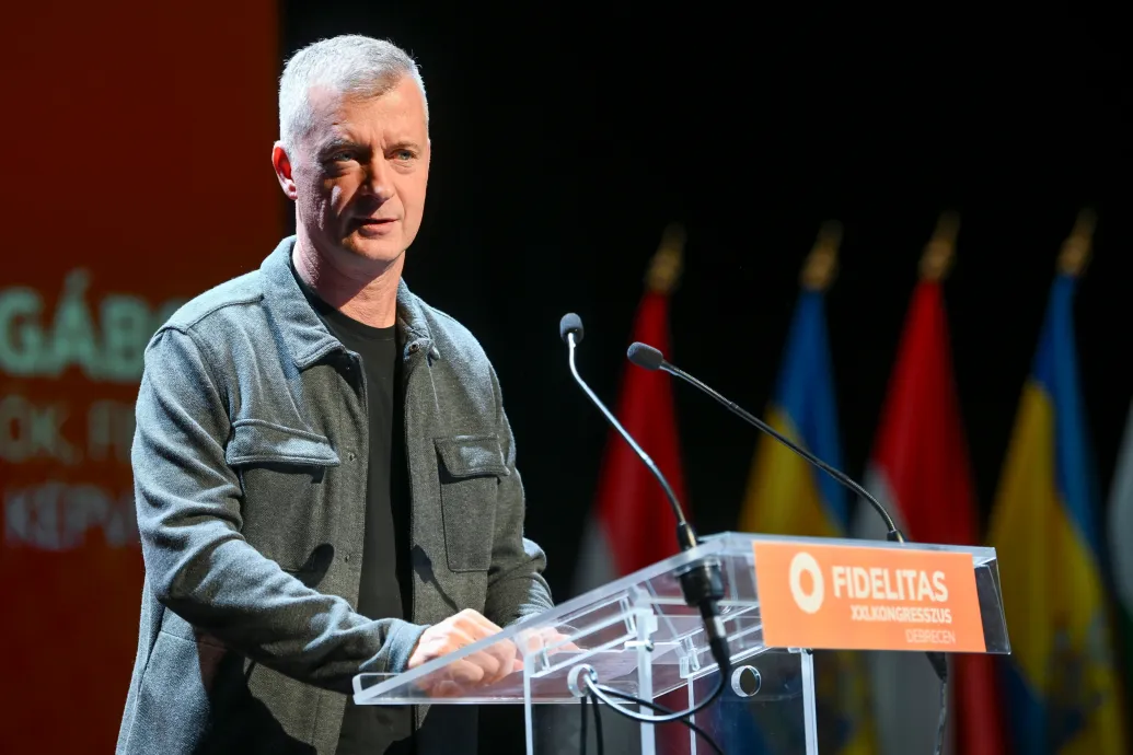 Kubatov Gábor szerint Csányi Sándor megszegte a régi szabályt, és behozta a sportpályára a politikát