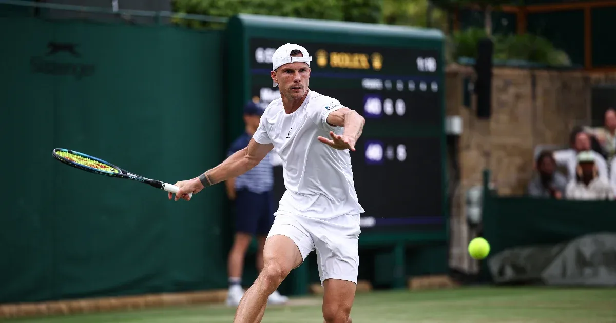 Besötétedett Fucsovicsék meccsén Wimbledonban, az ötödik szettet pénteken játsszák le