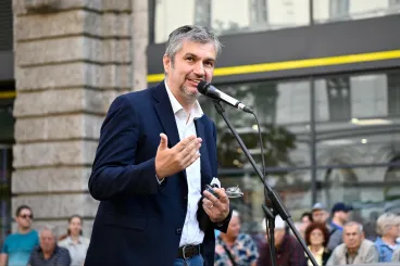 Kövér László 800 ezer forintra büntette a parlamentből kitiltott Hadházyt, mert a képviselő nem vett részt egy szavazáson