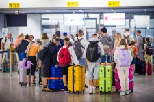 Öt centivel növeli az ingyenesen felvihető kézipoggyászok méretét a Ryanair