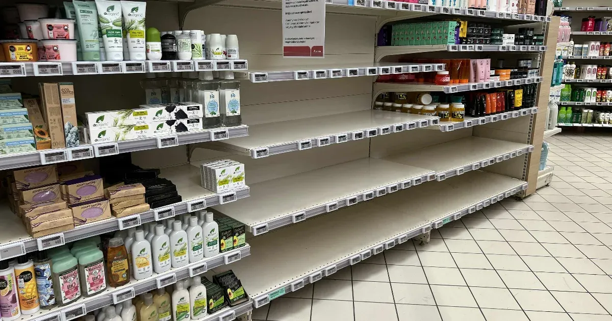 Pár hétig nem lehet dezodort venni a debreceni Auchanban
