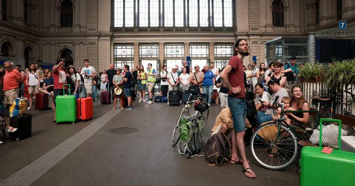 „Valaki belföldre esetleg a törött Gödöllőivel?” – döcögve indult a péntek a Keleti pályaudvaron