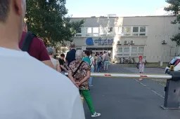 Három és fél órát vártak a győriek harminc fokban MRI-időpontra, a magánklinika szerint ez váratlan helyzet volt