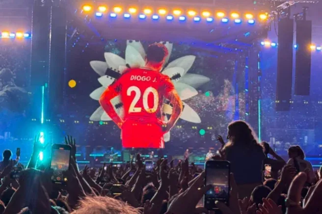 16 év után először koncertezett az Oasis, és megemlékeztek Diogo Jotáról