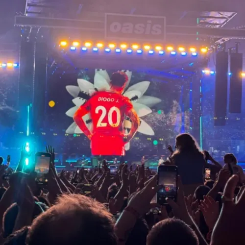 16 év után először koncertezett az Oasis, és megemlékeztek Diogo Jotáról