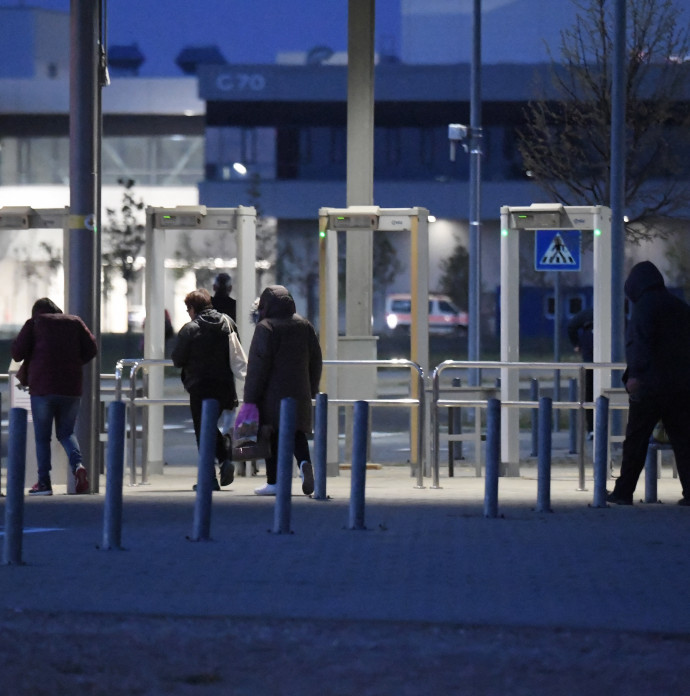 Nagy kérdés, meddig tartják meg dolgozóikat a szenvedő magyar iparvállalatok