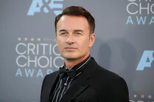 Meghalt Julian McMahon, a Kés/Alatt főszereplője
