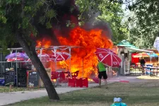 Kigyulladt egy strandbüfé Agárdon