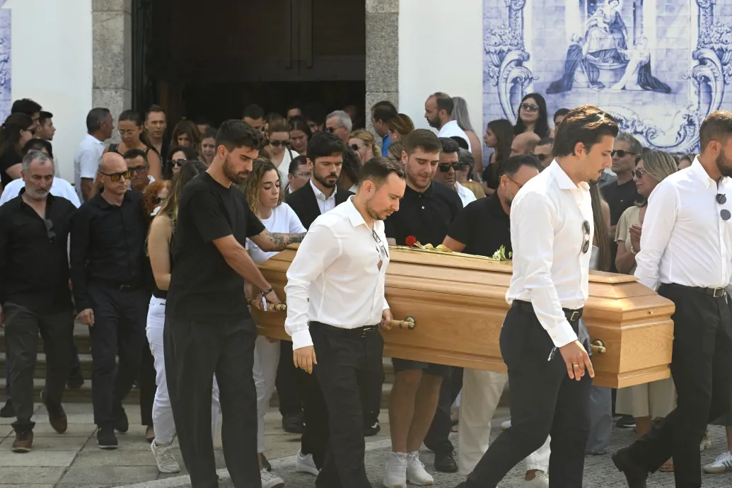 Csapattársai jelenlétében temették el a 28 évesen meghalt Diego Jota portugál focistát