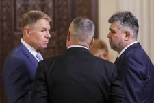 Marcel Ciolacut, Klaus Iohannist és Nicolae Ciucăt tavaly többször is figyelmeztették, hogy fizetésképtelenségbe sodródhat Románia