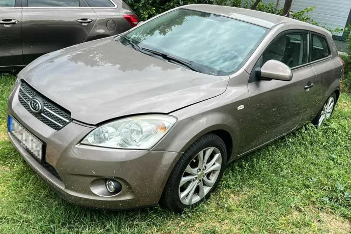 A filléres Kia Cee'd motorját a korábbi gazdái nyírták ki, de a katasztrófát a túl hosszú szervizciklusok készítették elő