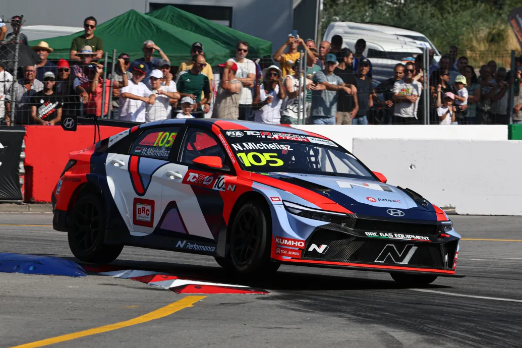 Michelisz a sűrűjébe került Portugáliában