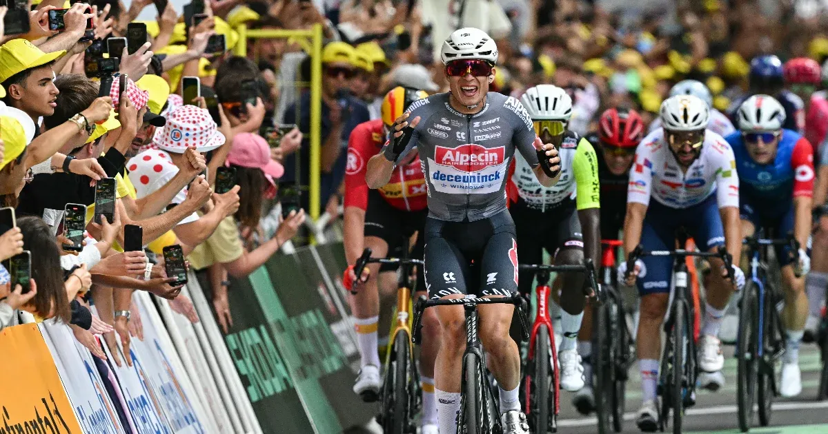 Philipsen győzelme a Tour de France első szakaszában, Evenepoel és Roglič hátrányban
