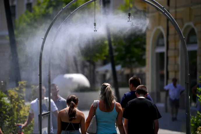 Vasárnap is kutya meleg lesz, 38 fokra számítson