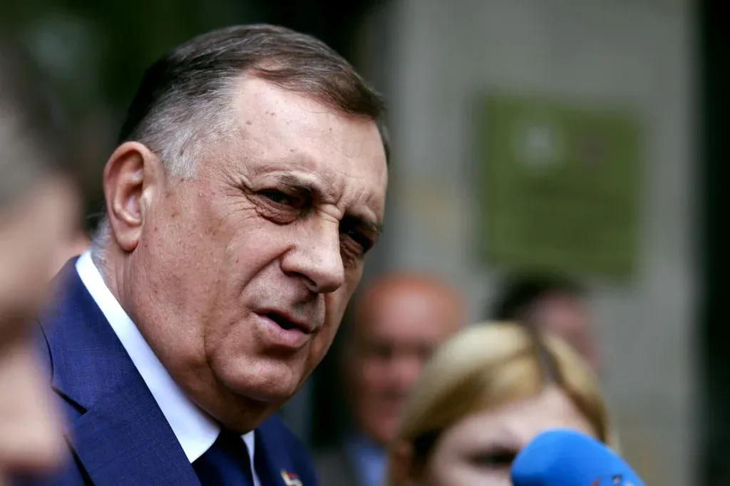 Megszüntették a Milorad Dodik elleni elfogatóparancsot – Forrás: Telex.hu