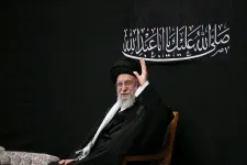 Előbújt bunkeréből Irán vezetője, akit majdnem egy hónapja nem láttak