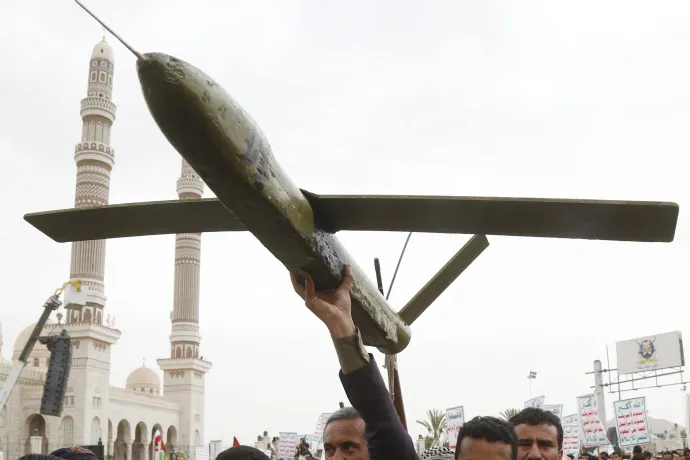 Hajót támadtak meg a Vörös-tengeren, a legénység elhagyta a fedélzetet