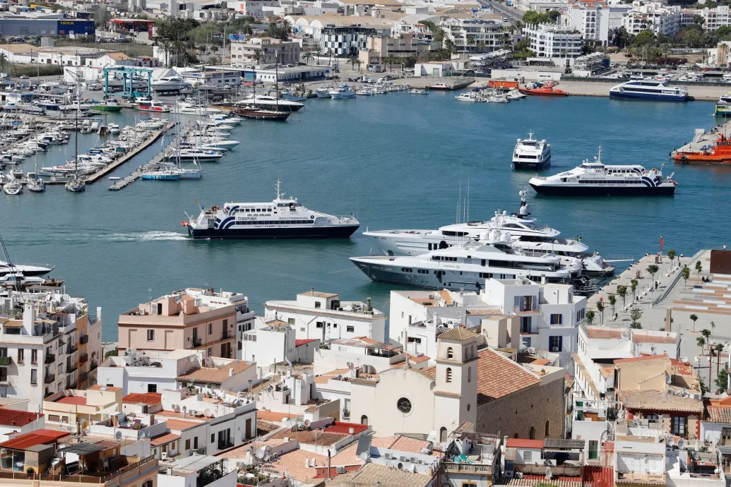 Besokallt az ibizai mentős szakszervezet, hogy annyi munkát adnak nekik a benarkózott bulizók