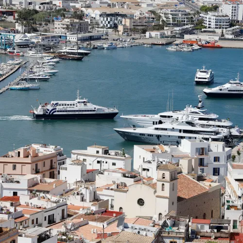 Besokallt az ibizai mentős szakszervezet, hogy annyi munkát adnak nekik a benarkózott bulizók