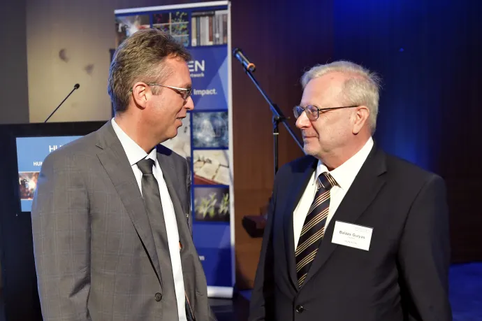 Akadémiai dolgozók: Másodrangú egyetemi polgárrá válna az odacsatolással 1200 dolgozó