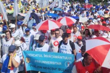 Több ezer szakszervezeti tag tiltakozott a kánikulában a deficitcsökkentő intézkedések ellen