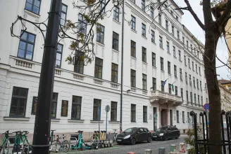 Első fokon megnyerte a Pázmány elleni pert az oktató, aki szerint egy LMBTQ-témájú írása miatt rúgták ki