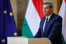 Magyar Péter szerint visszavonták a szentesi kórház műtőinek engedélyét, Takács Péter szerint ez nettó hazugság