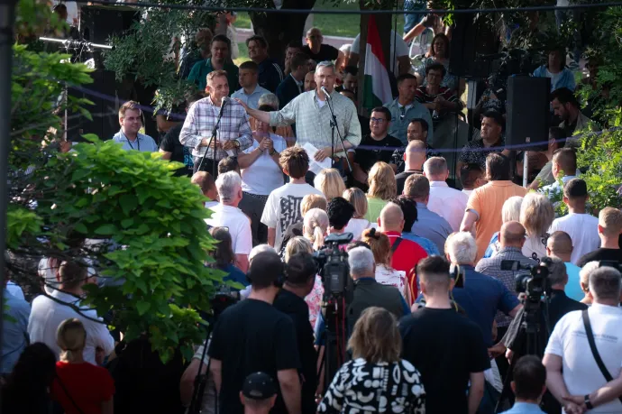 Pócs János és Lázár János a jászberényi utcafórumon 2025. június 11-én – Fotó: Lázár János / Facebook