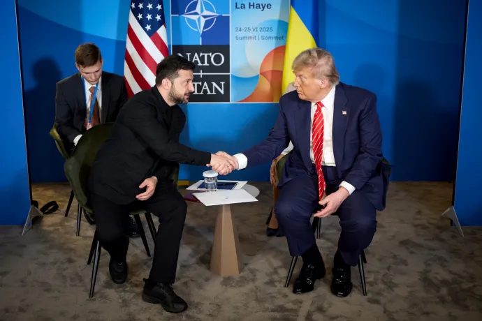 Trump előbb felfüggesztette a katonai szállítmányokat, most viszont még több fegyvert küldene Ukrajnába