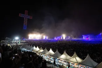 Ki ez az usztasaromantikában dagonyázó férfi, akinek a koncertje világrekordot döntött Zágrábban?