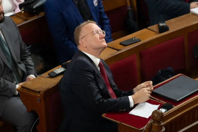 Havi félmillióért kapott állást az SZTE-n a szegedi fideszes képviselő, miután otthagyta az MNB alapítványát