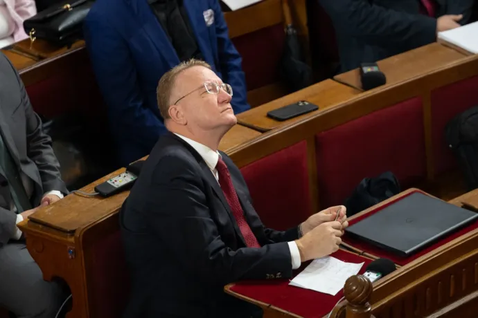 Havi félmillióért kapott állást az SZTE-n a szegedi fideszes képviselő, miután otthagyta az MNB alapítványát