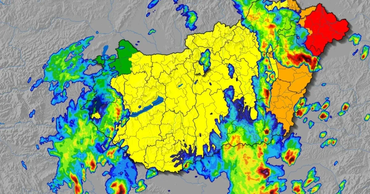 Megérkezett a piros riasztás, Debrecenben már 111 km/h-s széllökést is észleltek