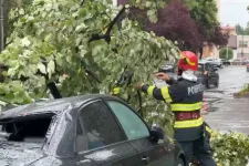 Hét megye 35 településén okozott károkat a viharos időjárás kedden