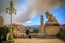 Leállt a repülőtér is Marseille-ben a város körül pusztító erdőtűz miatt
