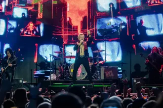 Ha Billy Idol évről évre rosszabb lenne, még akkor is évekig színpadon lenne a helye