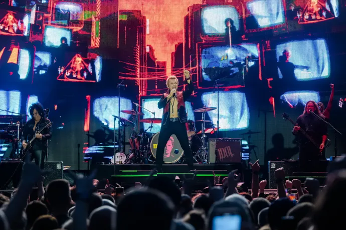 Ha Billy Idol évről évre rosszabb lenne, még akkor is évekig színpadon lenne a helye