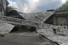 Heves vihar bénította meg Sinaia térségét: 14 sérült, turisták rekedtek a hegyen