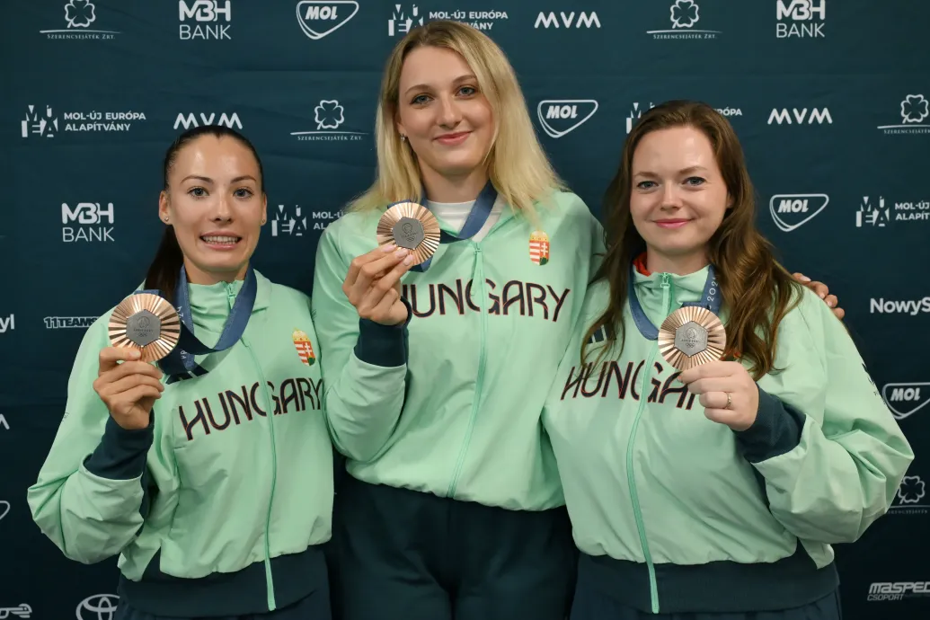 Úgy kopott a bronzréteg az olimpiai érmemről, hogy a ruhámat is megfogta