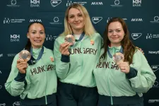 Úgy kopott a bronzréteg az olimpiai érmemről, hogy a ruhámat is megfogta