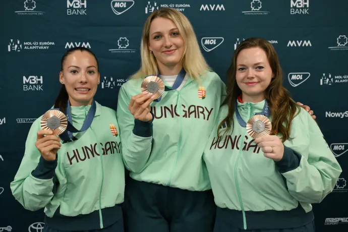 Úgy kopott a bronzréteg az olimpiai érmemről, hogy a ruhámat is megfogta