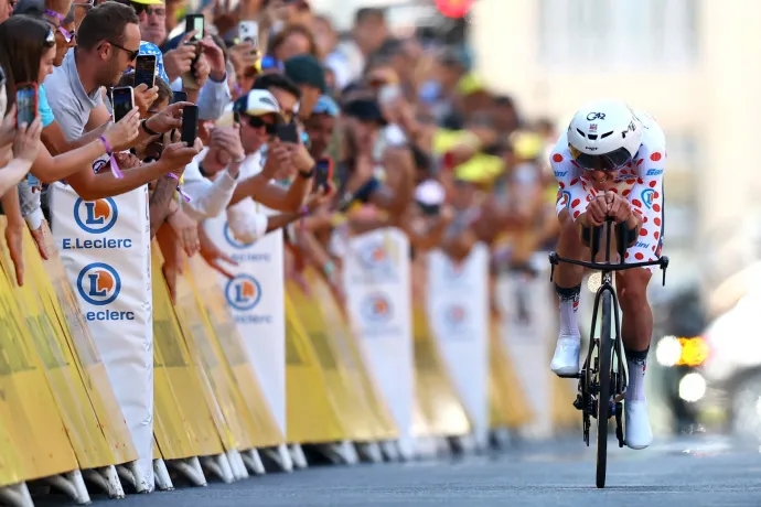 Tour de France: Pogačar több mint egy perccel verte Vingegaardot az időfutamon