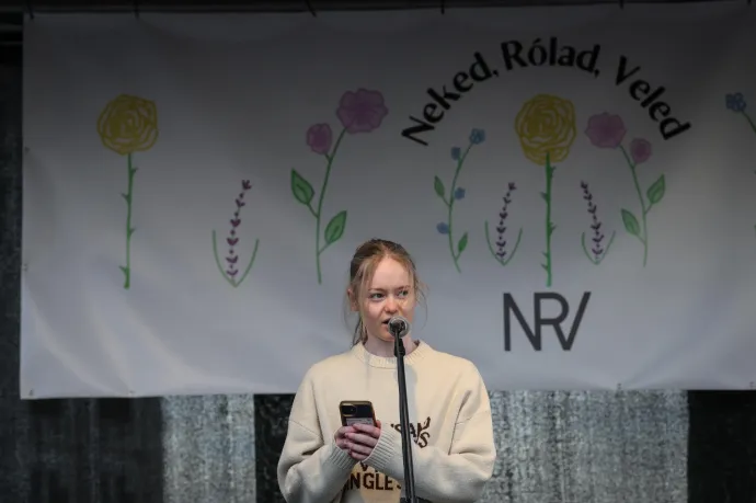 Megszüntette a rendőrség az eljárást a Pride-on vonuló Pankotai Lili ellen