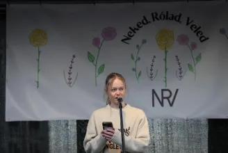 Megszüntette a rendőrség az eljárást a Pride-on vonuló Pankotai Lili ellen