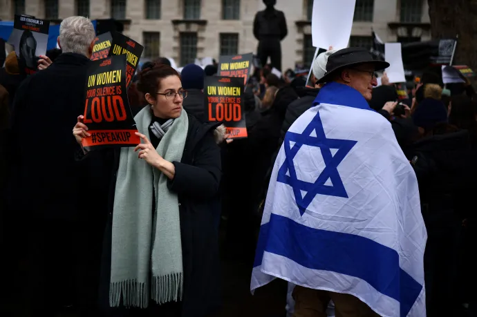 Tüntetés az emberrablások és a szexuális erőszak ellen a Hamász által elkövetett október 7-i támadást követően 2023. december 3-án Londonban – Fotó: Henry Nicholls / AFP