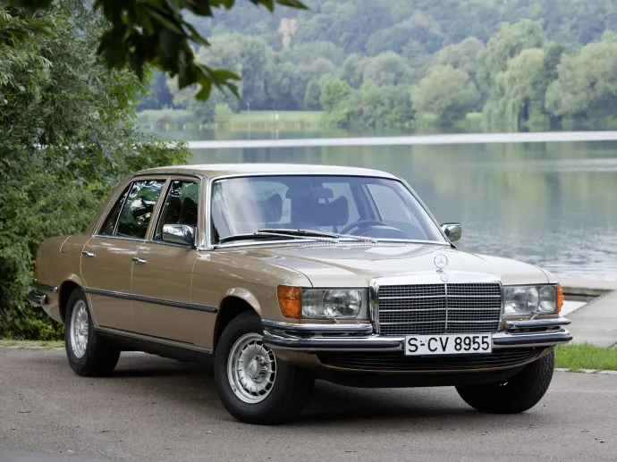 Mercedes 450 SE – Fotó: autóMAGAZIN