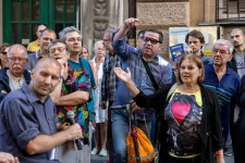 „Utoljára a szocializmusban volt ilyen, hogy kérdezés nélkül erőltettek valamit” – kiakadtak a lakók a Sétáló Tűzoltó utca megnyitóján